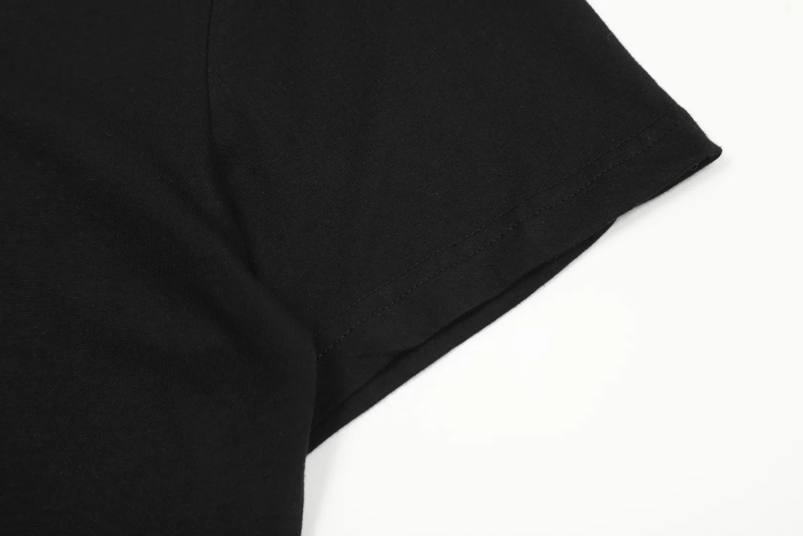 🅿️116 "Top quality" Style number: DS003# (not off the shelves all year round) [Ralph Lauren classic pony embroidered round neck basic short sleeves] ✅Ralph Lauren Ralph Lauren classic basic versatile round neck short sleeves ✅Main supplier platform live broadcast Wholesale entities Replenish when out of stock Not off the shelves ✅ZP quality 1:1 version Scan the code to enter the GF website Z cabinet quality ✅26 pieces of 180g hydrophilic toner 100% cotton fabric, comfortable and soft, strong breathability, high-end, cost-effective, good quality needless to say ✅Restore the original version, the maximum size can be worn up to 210 pounds, loose, comfortable and stress-free ✅Work wear, life wear, suitable for various occasions, must-have recommendation for couples Size: Powder white dark gray blue label light gray white label